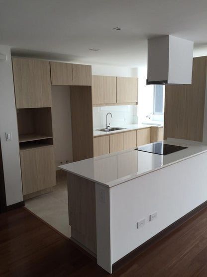 SE VENDE SUITE SECTOR LOMAS DE MONTESERRIN