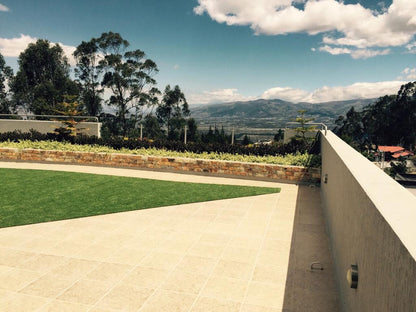 SE VENDE SUITE SECTOR LOMAS DE MONTESERRIN