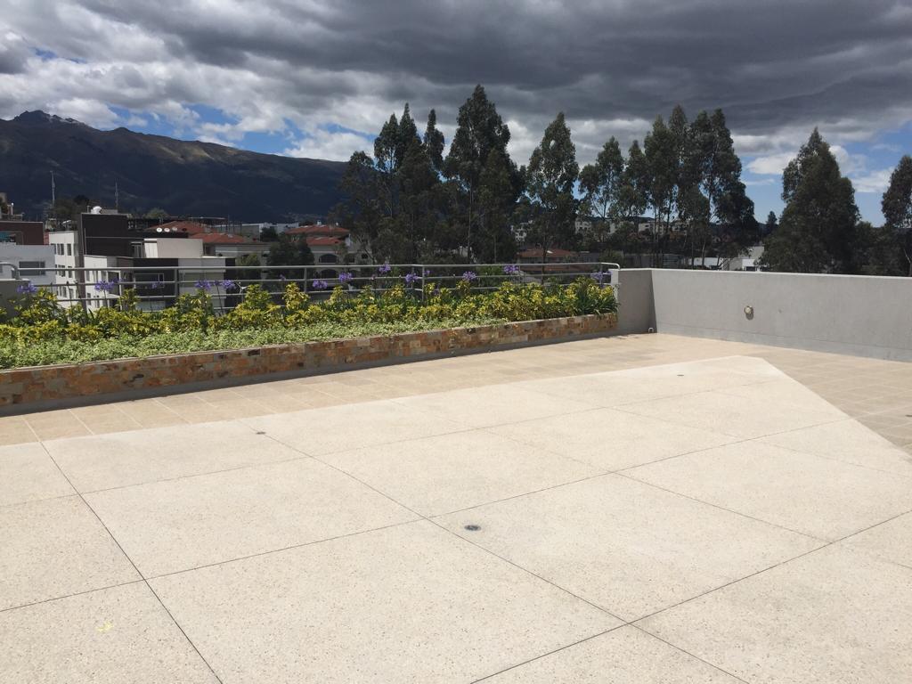 SE VENDE SUITE SECTOR LOMAS DE MONTESERRIN