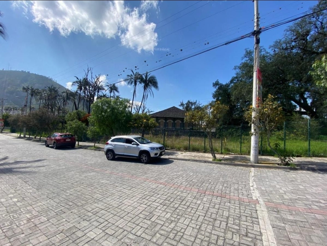 SE VENDE TERRENO SECTOR POMASQUI