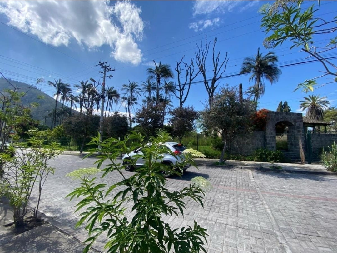 SE VENDE TERRENO SECTOR POMASQUI