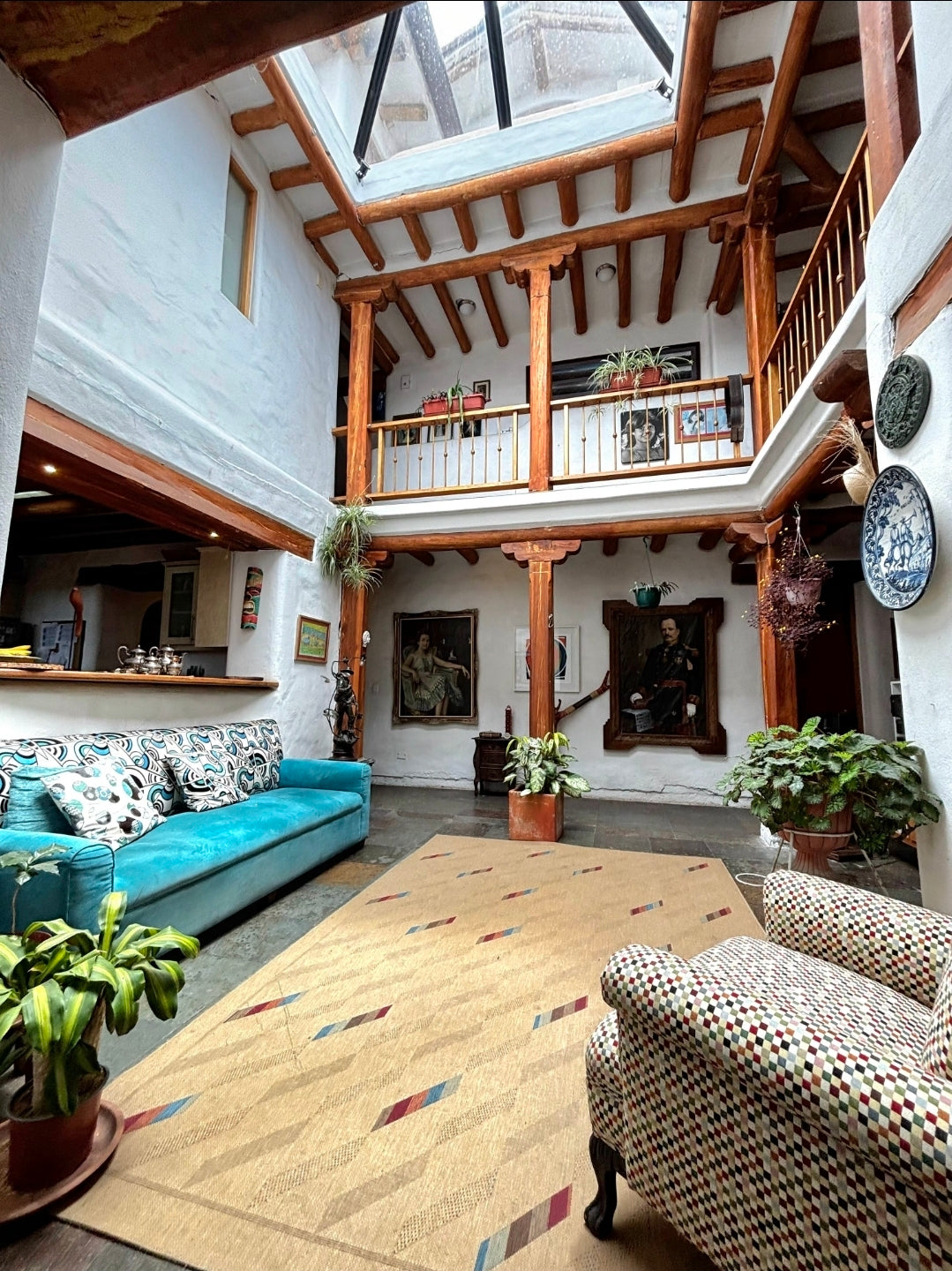 SE VENDE CASA EN NAYON