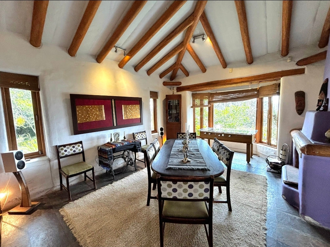 SE VENDE CASA EN NAYON