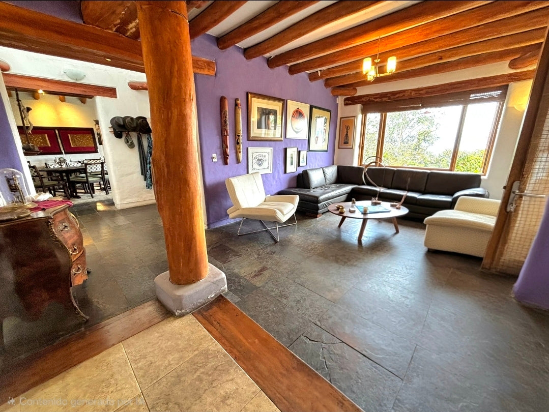 SE VENDE CASA EN NAYON