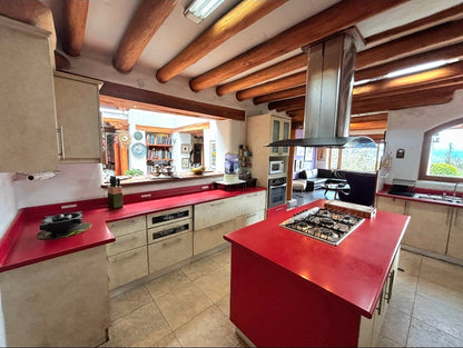 SE VENDE CASA EN NAYON