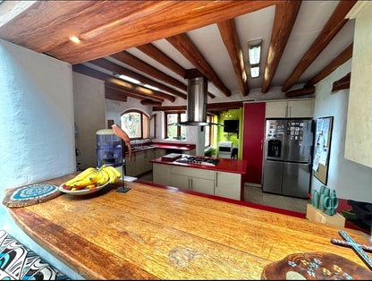 SE VENDE CASA EN NAYON
