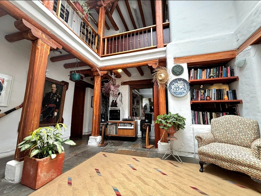 SE VENDE CASA EN NAYON