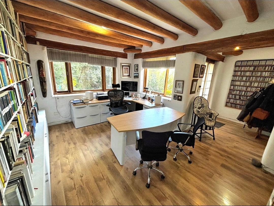 SE VENDE CASA EN NAYON