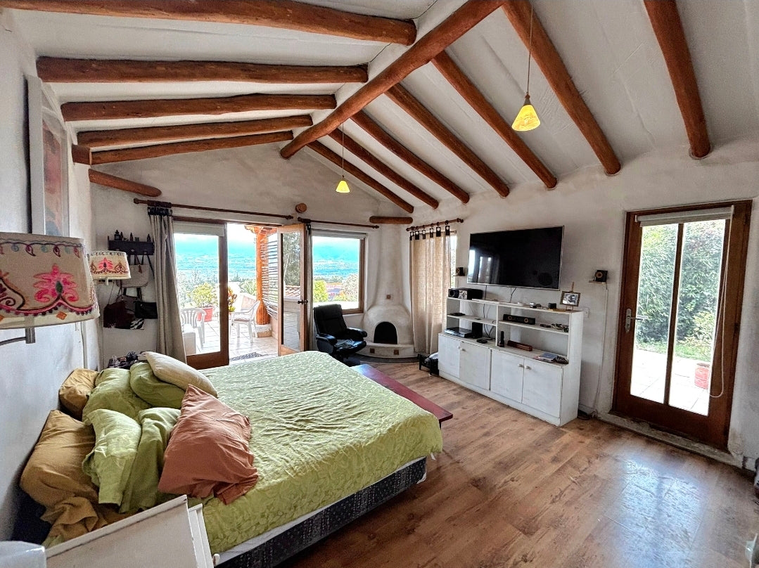 SE VENDE CASA EN NAYON