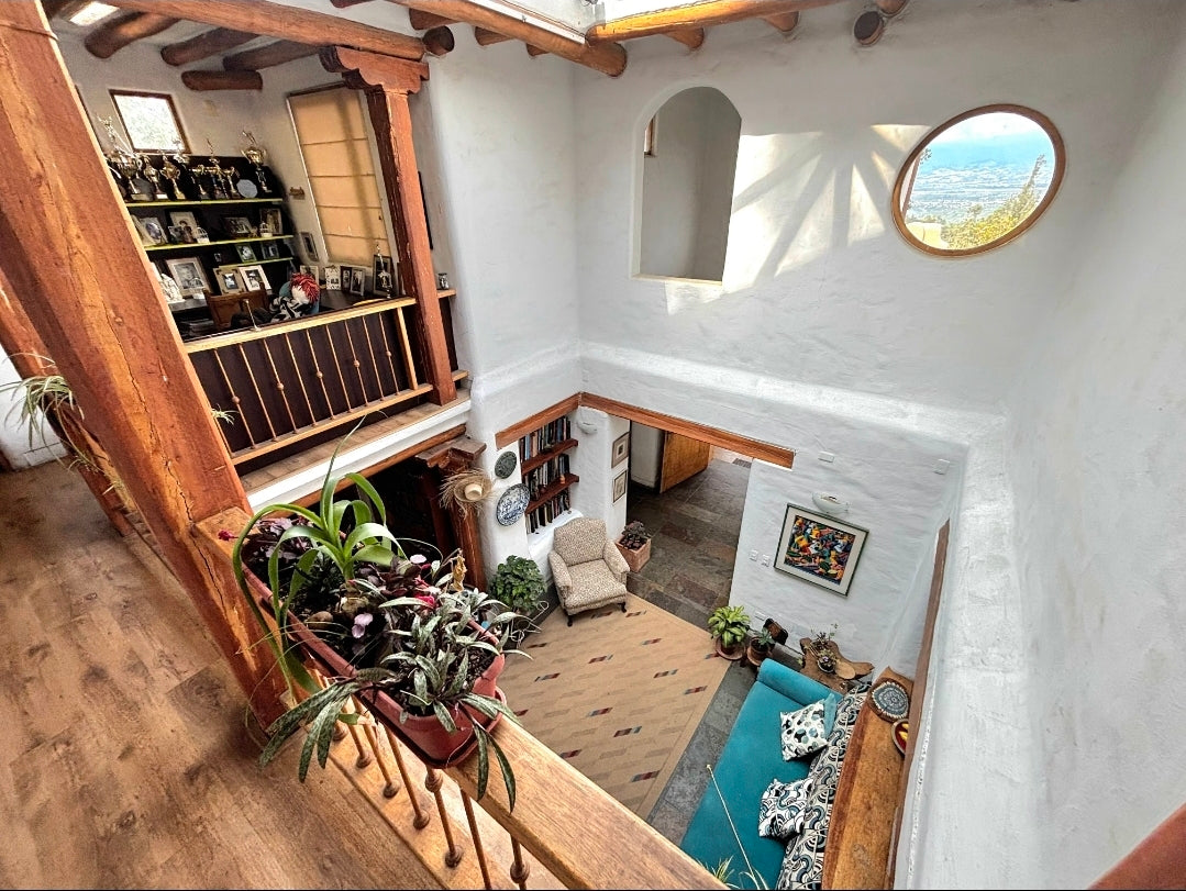 SE VENDE CASA EN NAYON