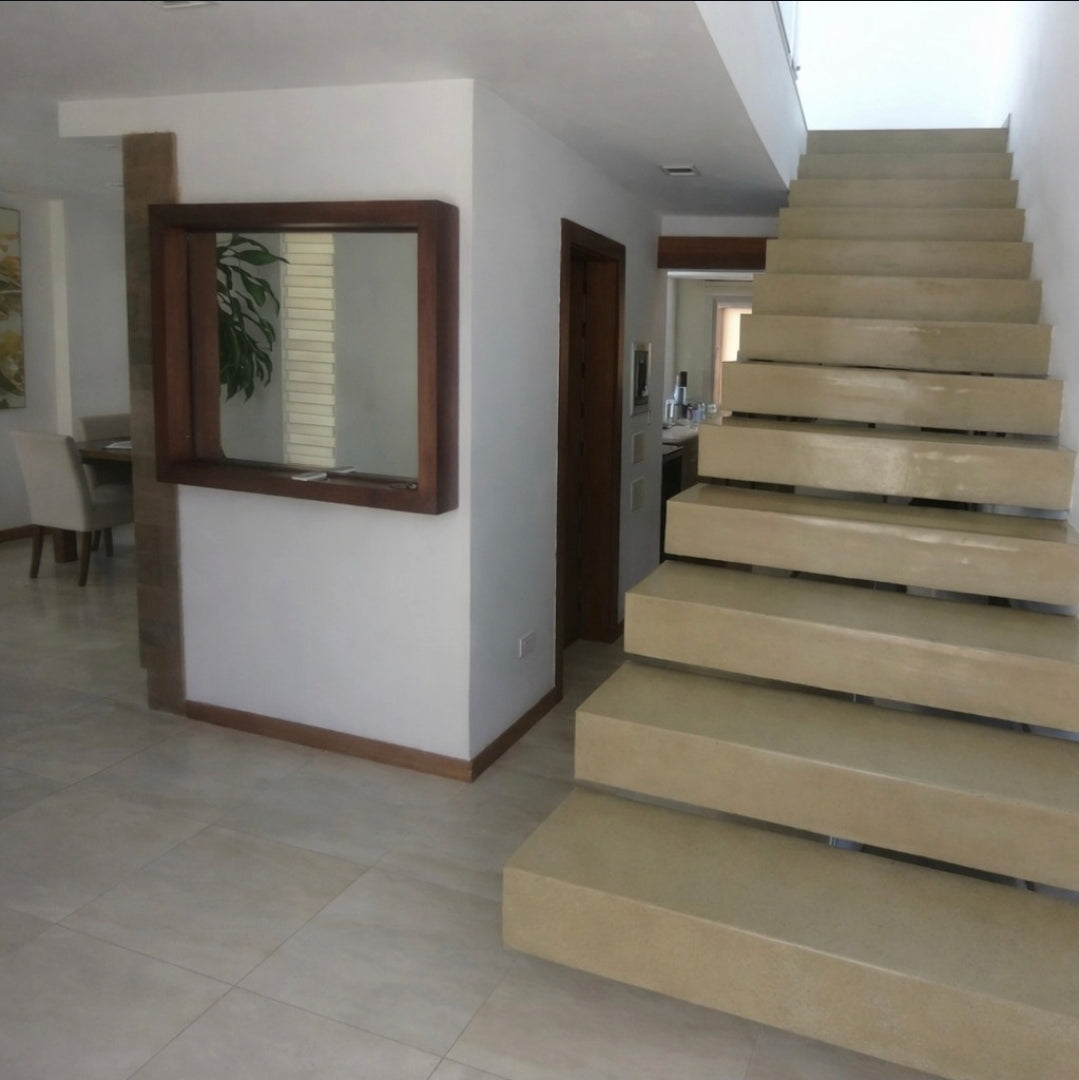 SE ARRIENDA CASA AMOBLADA EN TUMBACO