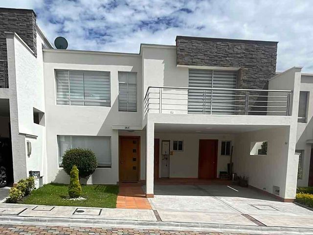 SE VENDE CASA DENTRO DE CONJUNTO SECTOR MONTESERRIN