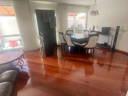 SE VENDE CASA DENTRO DE CONJUNTO SECTOR MONTESERRIN