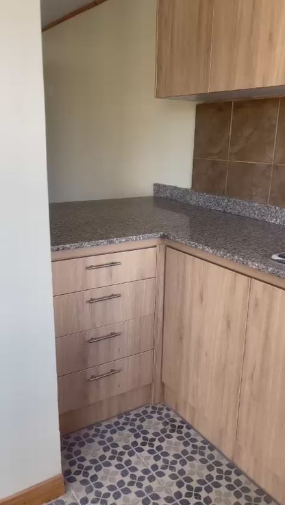 SE VENDE SUITE EN LAS CALLES JOSE CALAMA Y JUAN LEON MERA