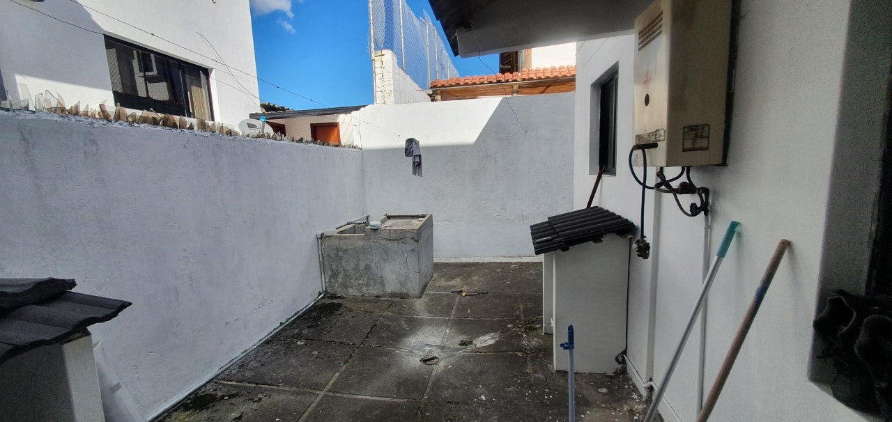 Se Vende Conjunto de 3 Casas Sector Monteserrin Calle Las Malvas