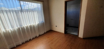 Se Vende Conjunto de 3 Casas Sector Monteserrin Calle Las Malvas