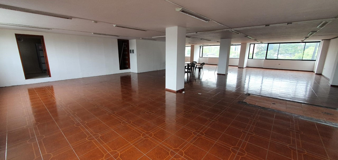 SE ARRIENDA OFICINA COMERCIAL SECTOR AV. LA PRENSA