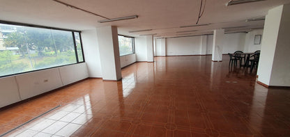 SE ARRIENDA OFICINA COMERCIAL SECTOR AV. LA PRENSA