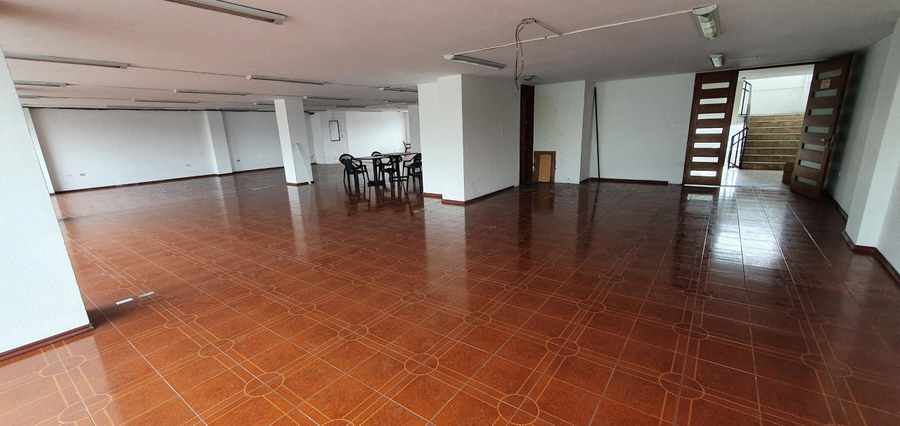 SE ARRIENDA OFICINA COMERCIAL SECTOR AV. LA PRENSA