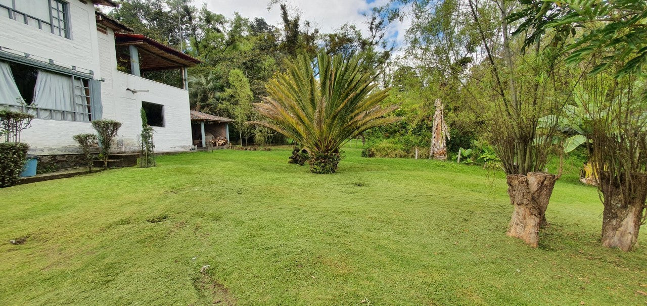 SE VENDE  QUINTA-TERRENNO CON CASA EN EL SECTOR DE AMAGUAÑA.