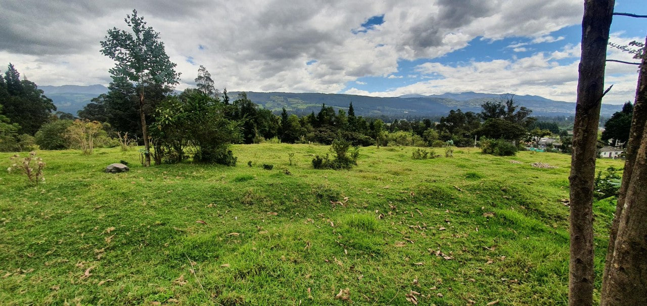 SE VENDE TERRENO EN AMAGUAÑA - CARRETERA E35