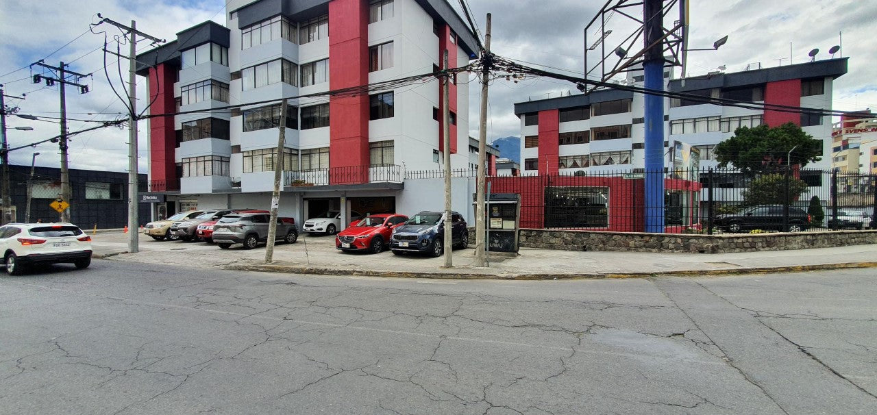 SE VENDE LOCAL COMERCIAL SECTOR 6 DE DICIEMBRE.