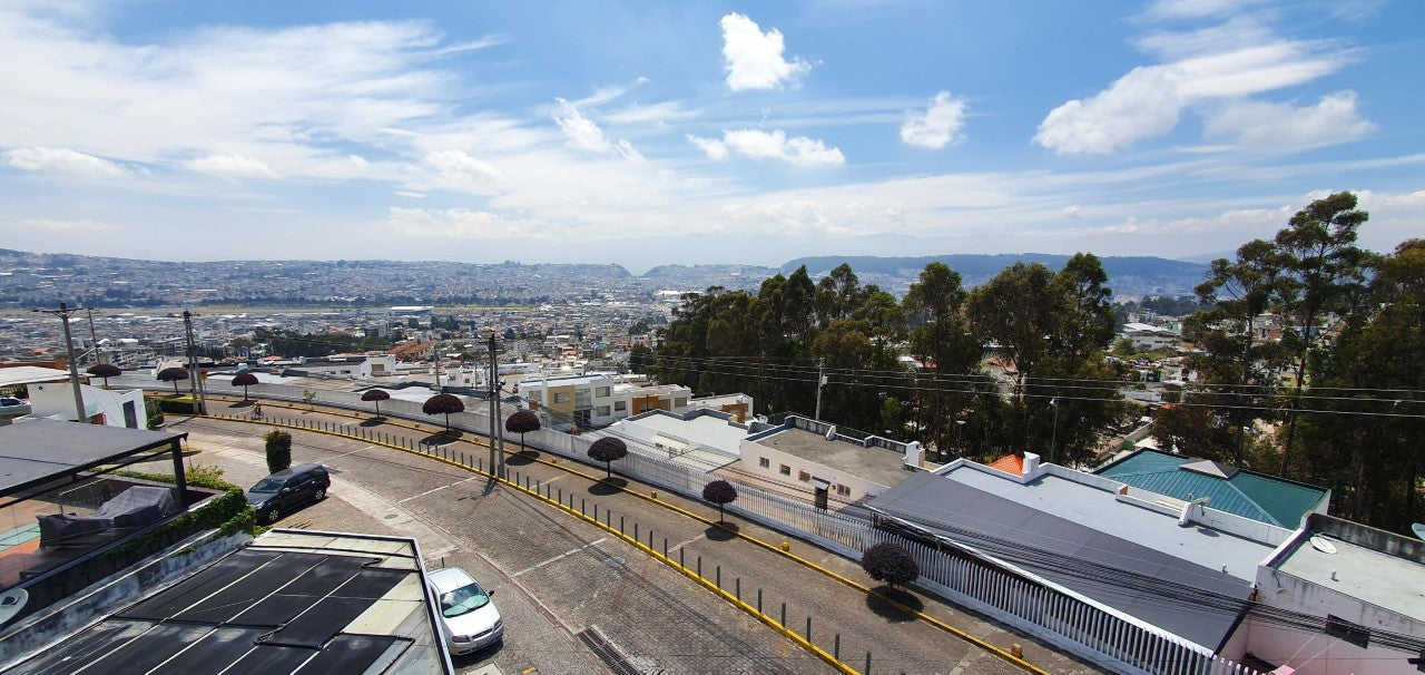 SE VENDE LOCAL COMERCIAL EN EL SECTOR DEL PINAR ALTO.