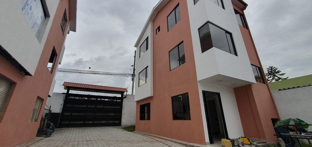 SE VENDE CASA DENTRO DE CONJUNTO SECTOR CARCELÉN