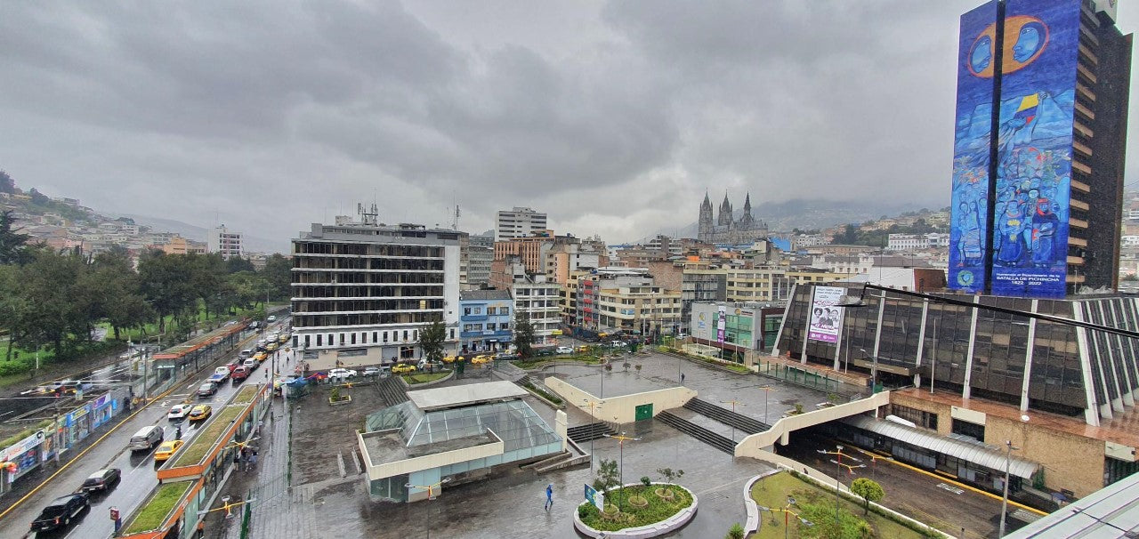 SE VENDE EDIFICIO EN LA AV. 10 DE AGOSTO Y JUAN PABLO ARENAS SECTOR CONSEJO PROVINCIAL