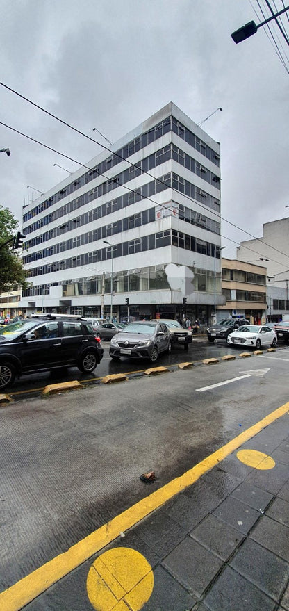 SE VENDE EDIFICIO EN LA AV. 10 DE AGOSTO Y JUAN PABLO ARENAS SECTOR CONSEJO PROVINCIAL