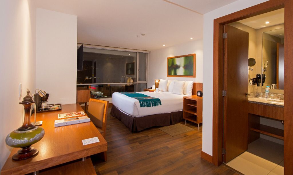 SE VENDE HOTEL SECTOR AV. 6 DE DICIEMBRE Y SAN IGNACIO