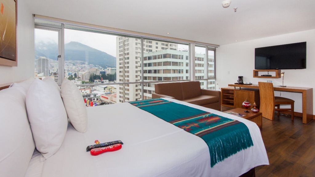 SE VENDE HOTEL SECTOR AV. 6 DE DICIEMBRE Y SAN IGNACIO
