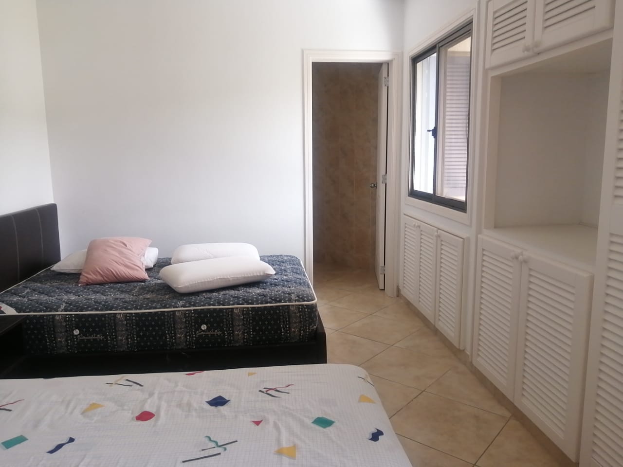 Se Vende Departamento Semi Amoblado Sector CasaBlanca, Esmeraldas. 161 m2