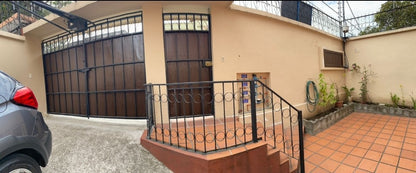 SE VENDE EDIFICIO RENTERO SECTOR LOS ALAMOS ENTRE AV. 6 DE DICIEMBRE Y ELOY ALFARO
