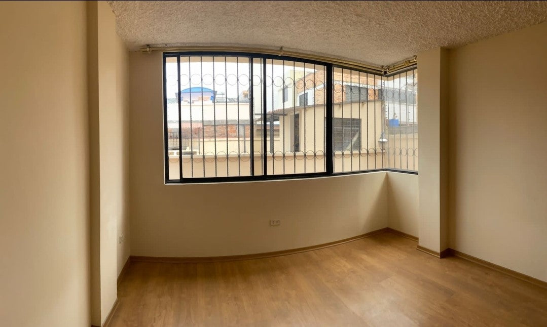 SE VENDE EDIFICIO RENTERO SECTOR LOS ALAMOS ENTRE AV. 6 DE DICIEMBRE Y ELOY ALFARO
