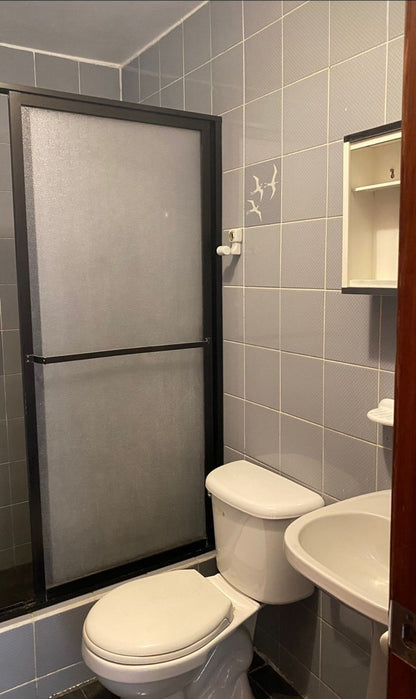 SE VENDE EDIFICIO RENTERO SECTOR LOS ALAMOS ENTRE AV. 6 DE DICIEMBRE Y ELOY ALFARO