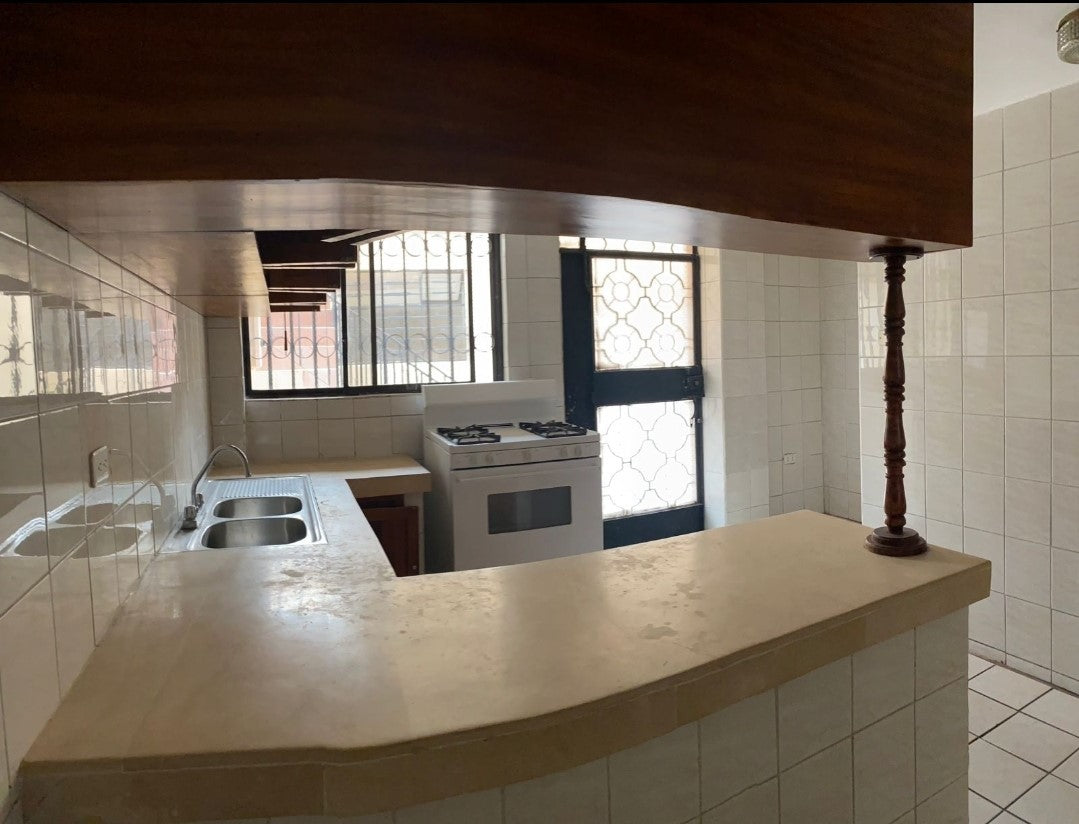 SE VENDE EDIFICIO RENTERO SECTOR LOS ALAMOS ENTRE AV. 6 DE DICIEMBRE Y ELOY ALFARO