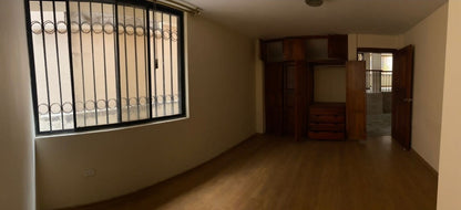 SE VENDE EDIFICIO RENTERO SECTOR LOS ALAMOS ENTRE AV. 6 DE DICIEMBRE Y ELOY ALFARO