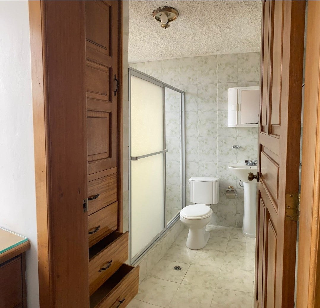 SE VENDE EDIFICIO RENTERO SECTOR LOS ALAMOS ENTRE AV. 6 DE DICIEMBRE Y ELOY ALFARO