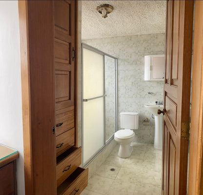 SE VENDE EDIFICIO RENTERO SECTOR LOS ALAMOS ENTRE AV. 6 DE DICIEMBRE Y ELOY ALFARO