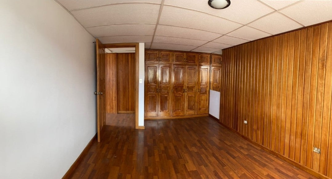 SE VENDE EDIFICIO RENTERO SECTOR LOS ALAMOS ENTRE AV. 6 DE DICIEMBRE Y ELOY ALFARO