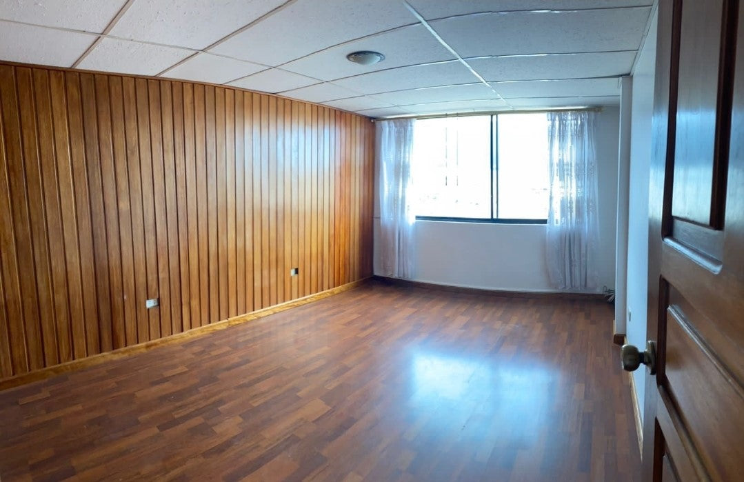 SE VENDE EDIFICIO RENTERO SECTOR LOS ALAMOS ENTRE AV. 6 DE DICIEMBRE Y ELOY ALFARO