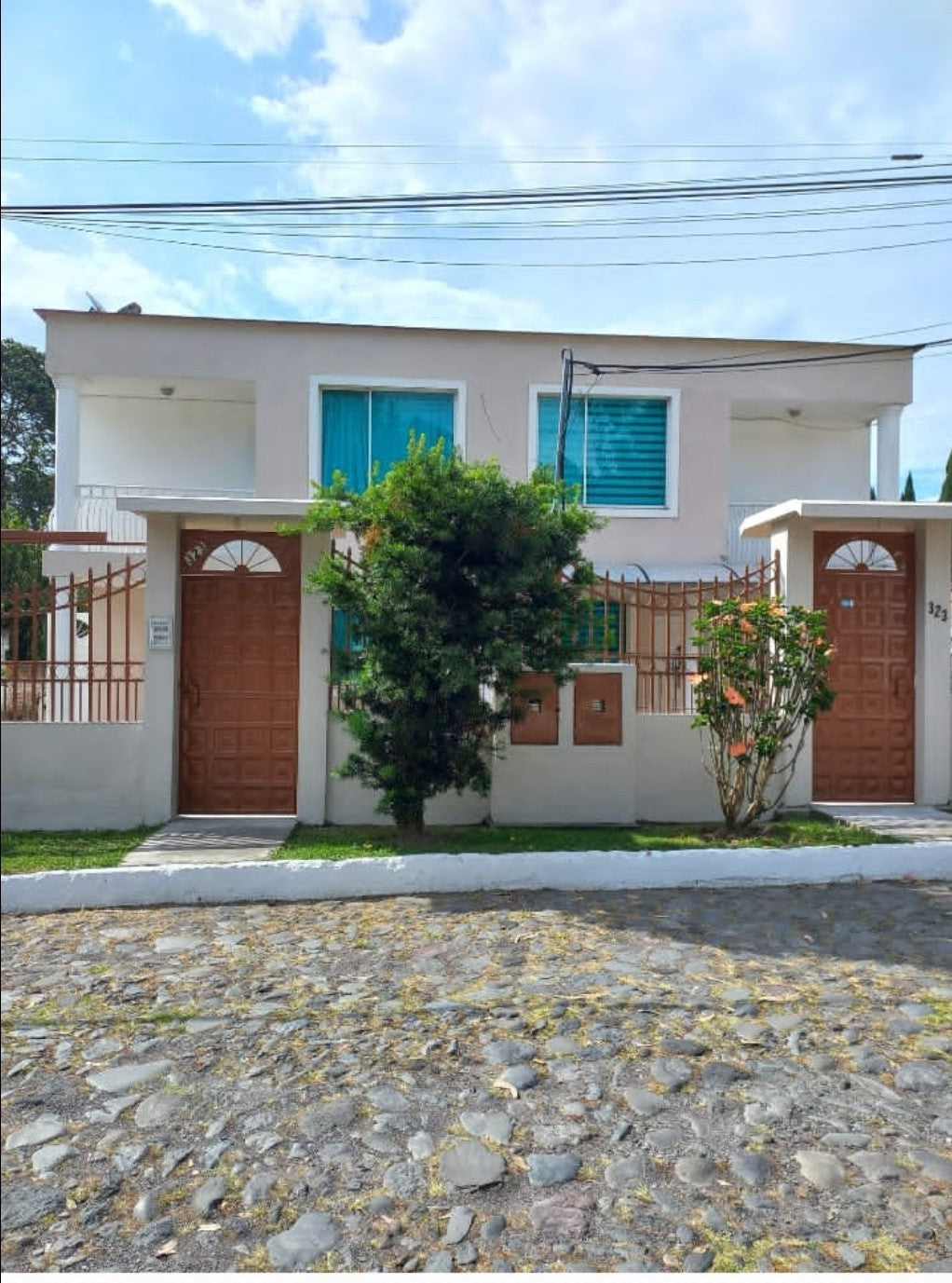 SE VENDE DOS CASAS EN EL MISMO TERRENO SECTOR CLUB LOS CHILLOS.