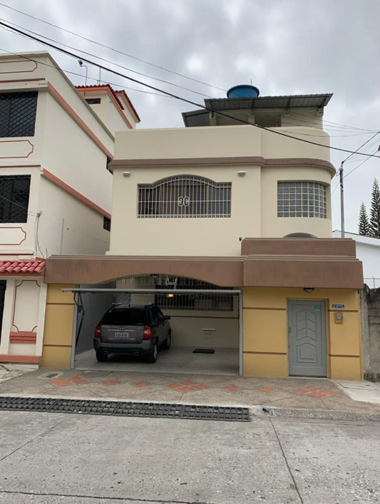 Se Vende Departamento Dentro de La Urbanización La Garzota - Guayaquil