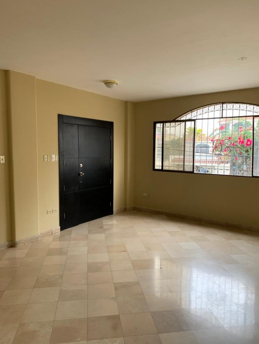 Se Vende Departamento Dentro de La Urbanización La Garzota - Guayaquil