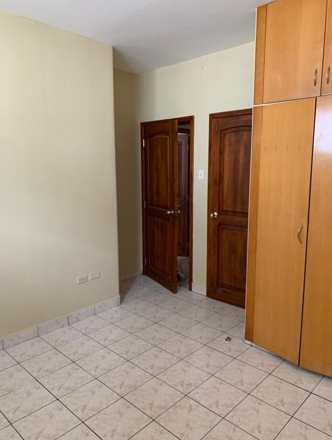 Se Vende Departamento Dentro de La Urbanización La Garzota - Guayaquil