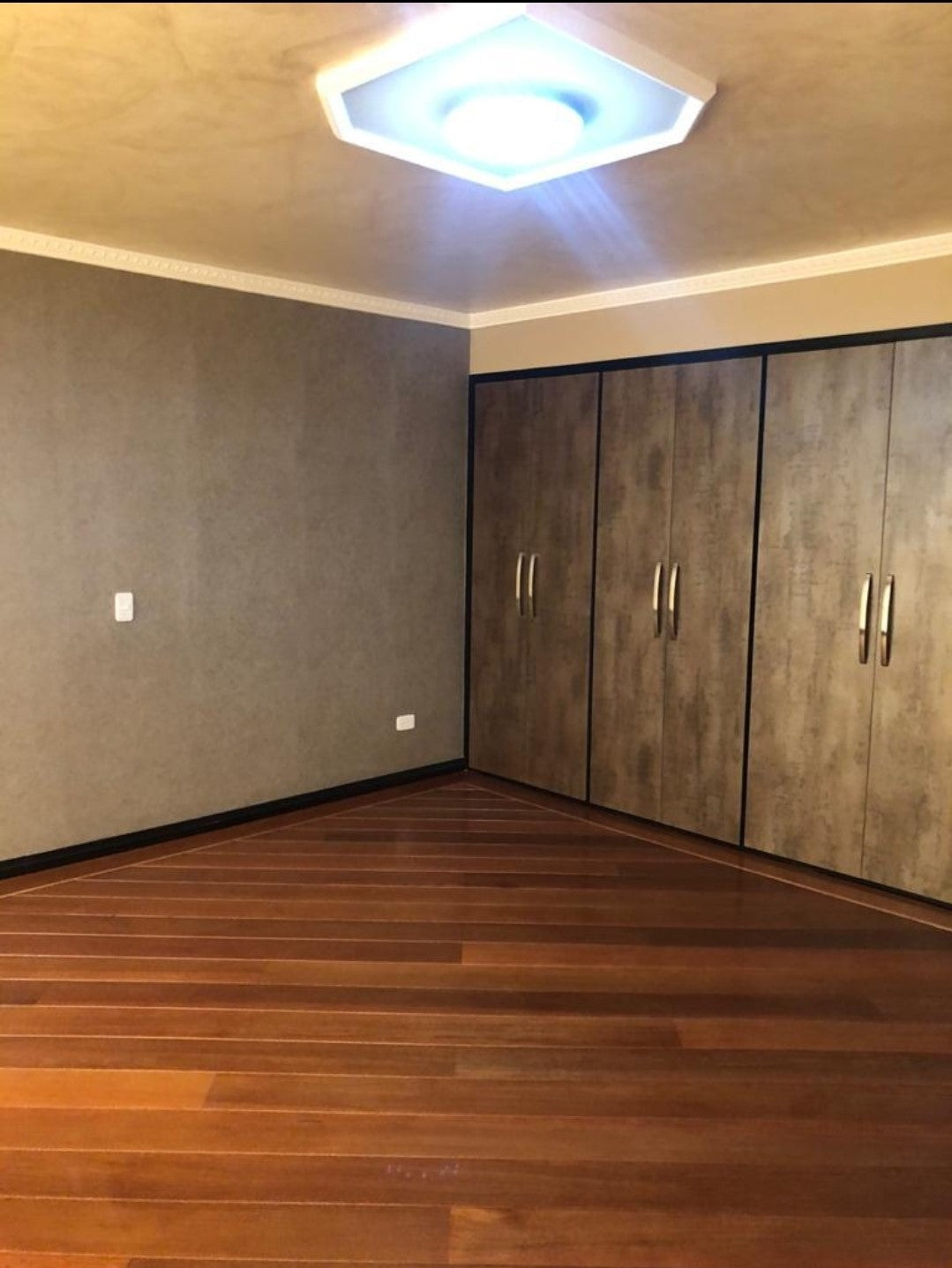 Se Vende Departamento Duplex Sector Colinas del Pichincha