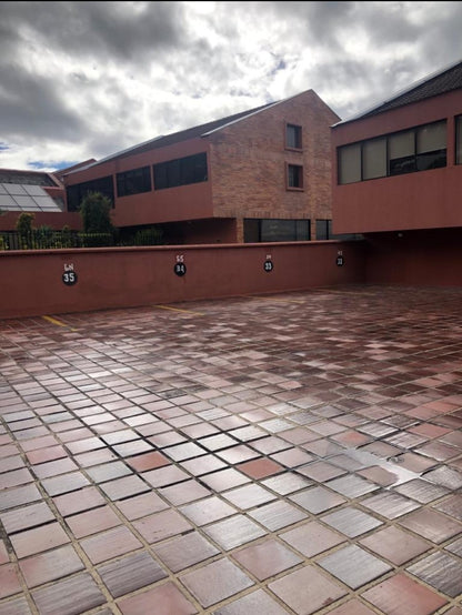 Se Vende Departamento Duplex Sector Colinas del Pichincha