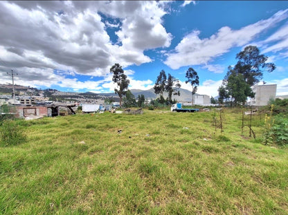 Se VSE VENDE TERRENO EN CALDERON- Cerca a La Entrada del Puente a Carapungo