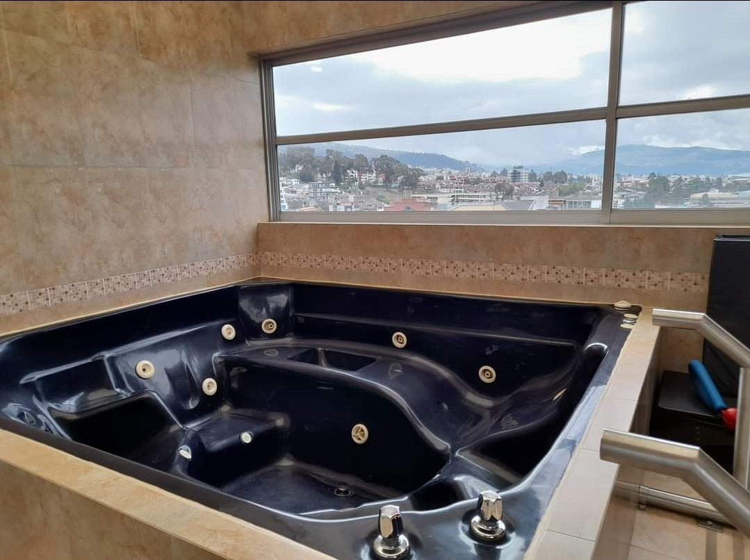 SE VENDE PENTHOUSE DUPLEX SECTOR QUITO TENIS